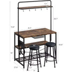 Îlot de cuisine industriel avec prise de courant et 2 tabourets de bar, étagère à 3 niveaux avec 5 crochets, table de bar à café pour four à micro-ondes pour salle à manger