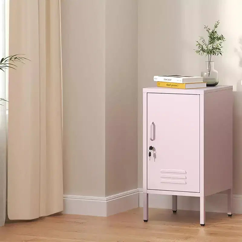 Table d'appoint métallique verrouillable à porte unique, table d'appoint moderne avec 2 étagères réglables, armoire de rangement multiple pour le salon et la chambre à coucher
