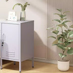 Table d'appoint métallique verrouillable à porte unique, table d'appoint moderne avec 2 étagères réglables, armoire de rangement multiple pour le salon et la chambre à coucher