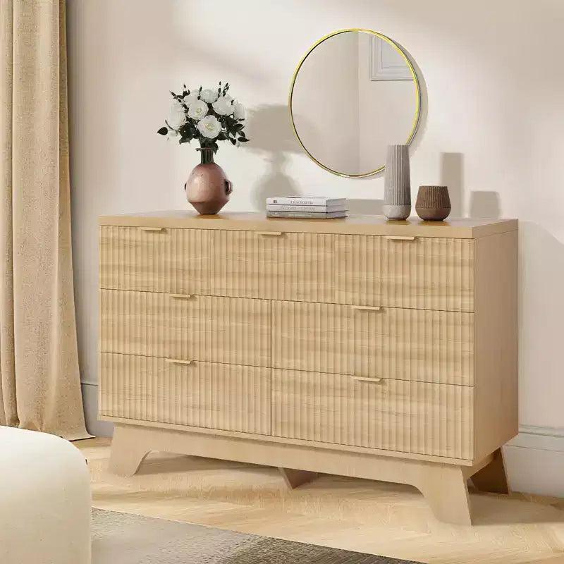 Commode Mid-Century Moderne à 7 tiroirs pour chambre - Commode en chêne de 119 cm de large avec poignées dorées - Armoire de rangement en bois cannelé - Polyvalente pour dressing