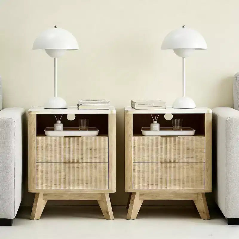 Table de chevet moderne avec station de charge | Petite table de chevet de 45 cm avec plateau effet marbre et 2 tiroirs | Table de chevet de chambre ou salon finition chêne