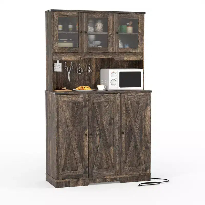 Meuble de garde-manger de cuisine autoportant polyvalent - Brun rustique, station de charge intégrée, grand plan de travail, grand buffet avec portes et étagères