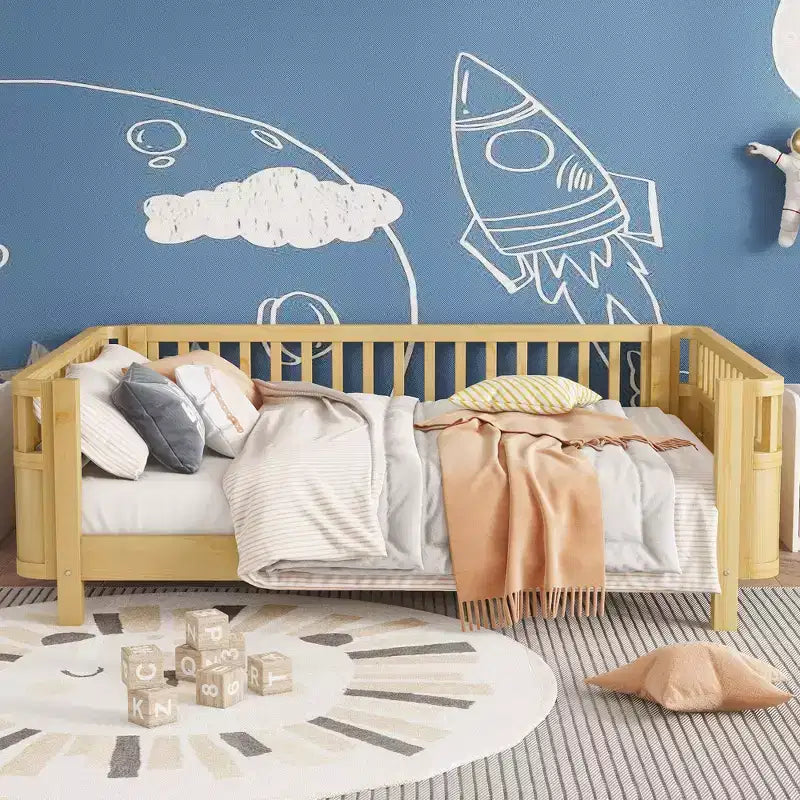 Lit de plate-forme en bois de pin moderne Betsy GDFStudio pour enfants avec main courante détachable