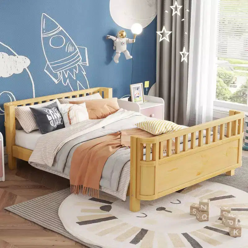 Lit de plate-forme en bois de pin moderne Betsy GDFStudio pour enfants avec main courante détachable