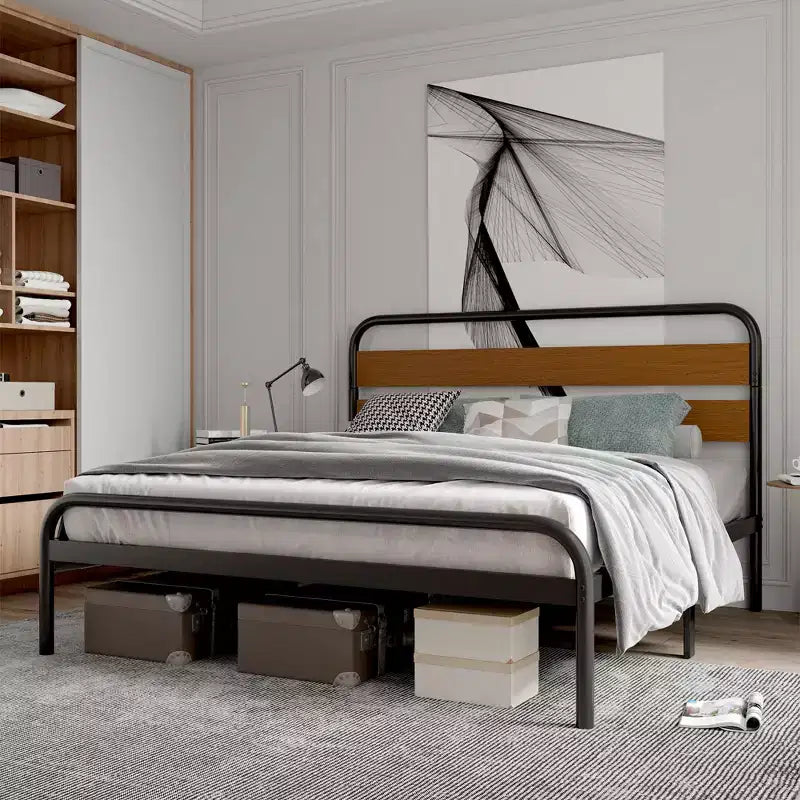 Cadre de lit King avec tête de lit en bois, brun bois de santal, lattes métalliques robustes, rangement sous le lit, silencieux, sommier tapissier non requis
