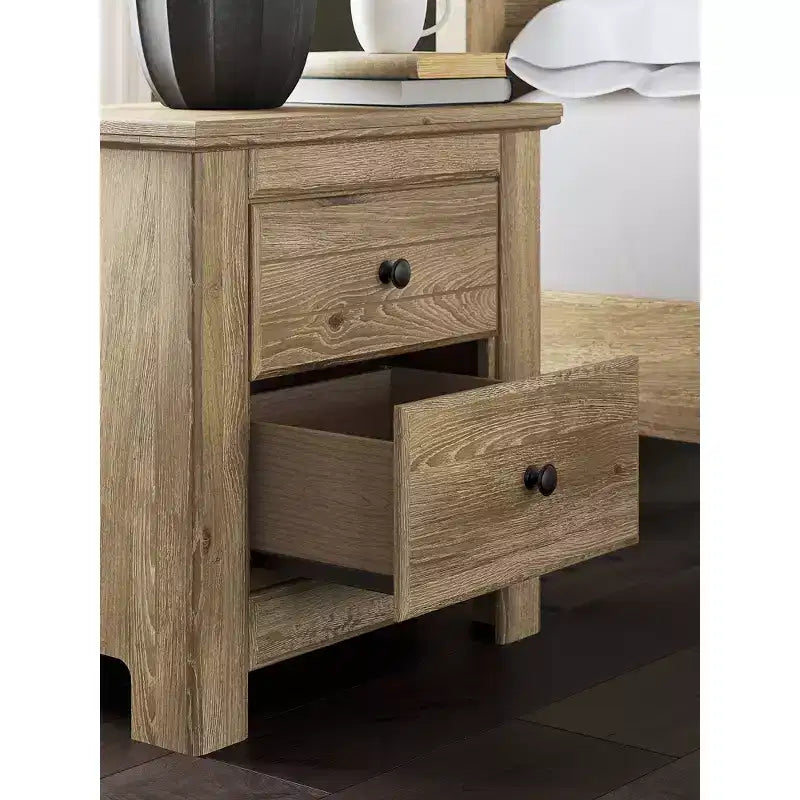 Table de chevet à deux tiroirs Ashley Allihauser Signature Design avec port de chargement USB, grain de chêne reproduit, finition beige naturel