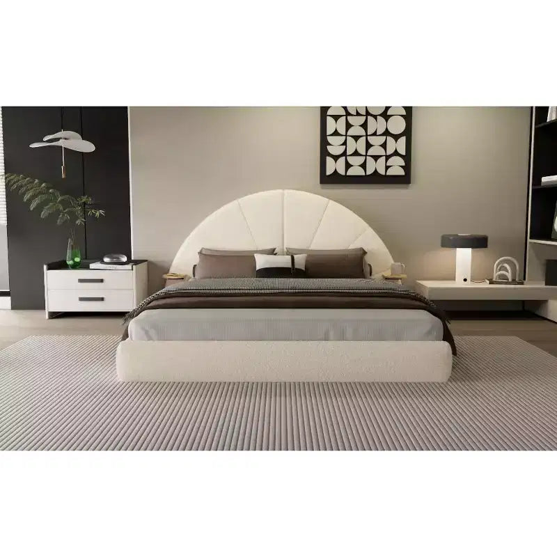 Cadre de lit Queen Boucle arqué beige avec table de chevet intégrée, texture douce et design stable au sol pour chambres chics