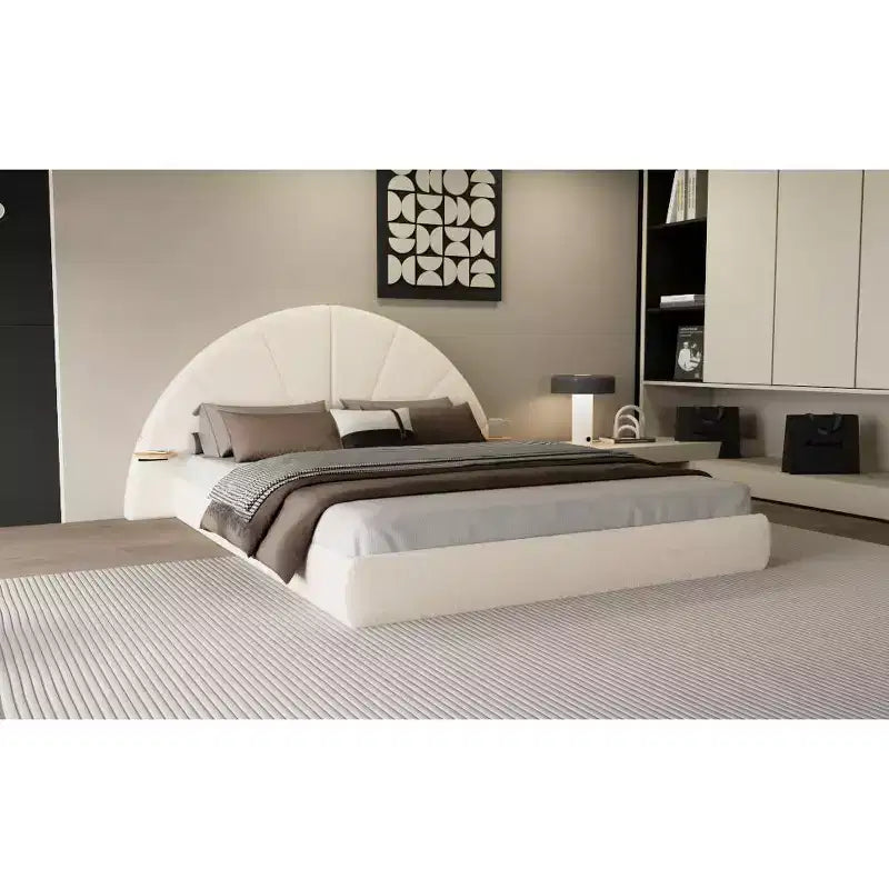 Cadre de lit Queen Boucle arqué beige avec table de chevet intégrée, texture douce et design stable au sol pour chambres chics