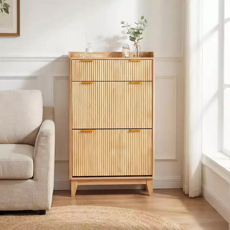 Meuble à chaussures fin cannelé pour entrée, organiseur d'entrée moderne et étroit avec 2 portes, étagères réglables, solution de rangement compacte pour la maison