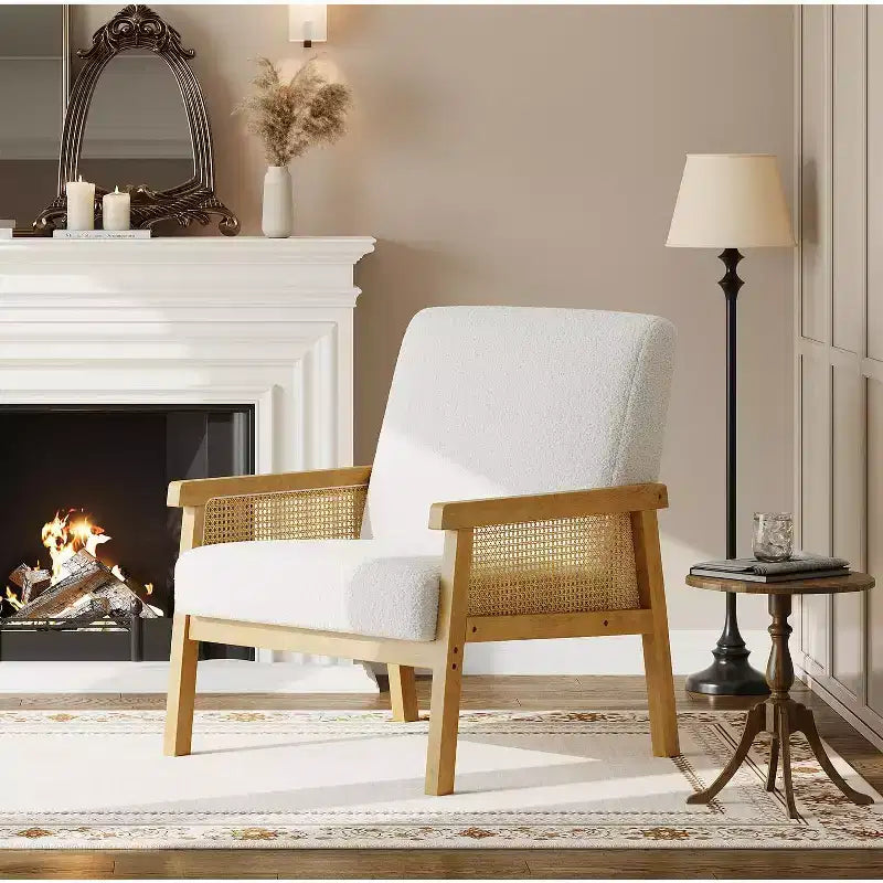 Fauteuil d'appoint moderne bohème en tissu de laine d'agneau avec accoudoirs en rotin, robuste et confortable, fauteuil de salon rembourré à dossier haut pour le salon