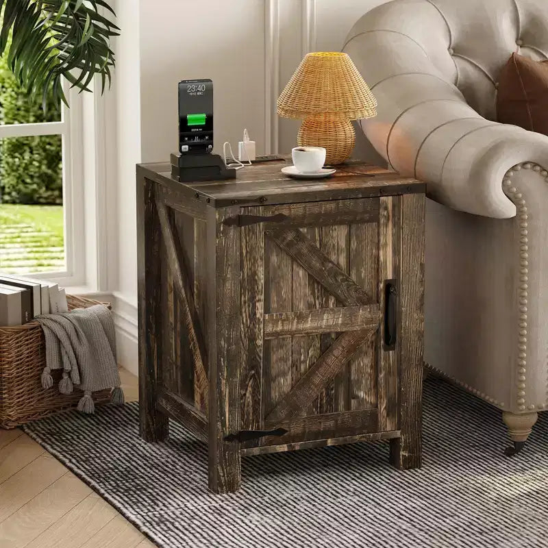 Lot de 2 tables de chevet de ferme avec station de recharge, table de nuit rustique avec porte de grange et étagère réglable, petite table d'appoint pour chambre et salon.