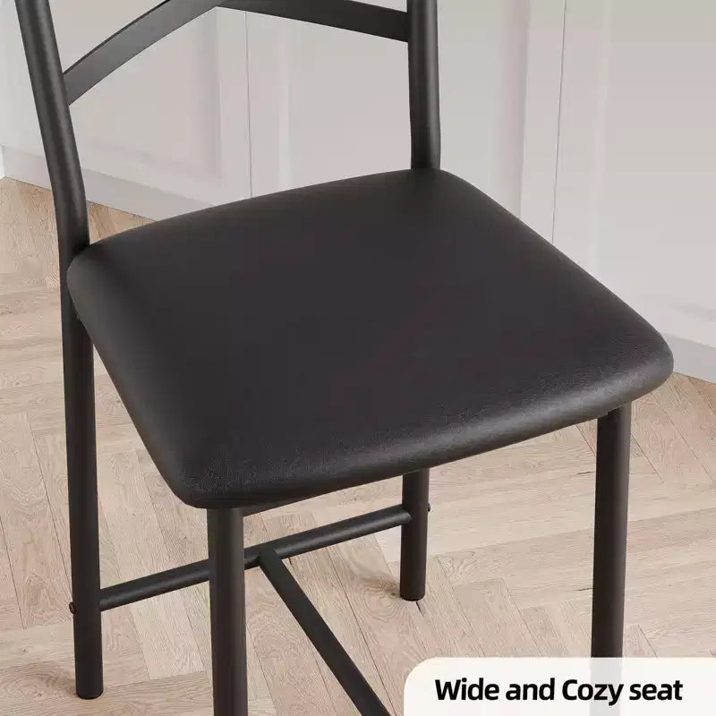 Ensemble de 4 tabourets de bar hauteur comptoir 26 po, sièges rembourrés en cuir PU noir, cadre en métal, dossier en X, repose-pieds pour îlot de cuisine, salle à manger