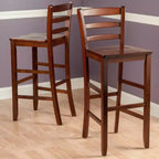 Lot de 2 tabourets de bar à dossier échelle 30" en bois dur/noyer - Winsome