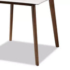 Table à manger Kaylee en bois blanc/marron - Baxton Studio : Plateau en faux marbre, forme carrée, pieds évasés