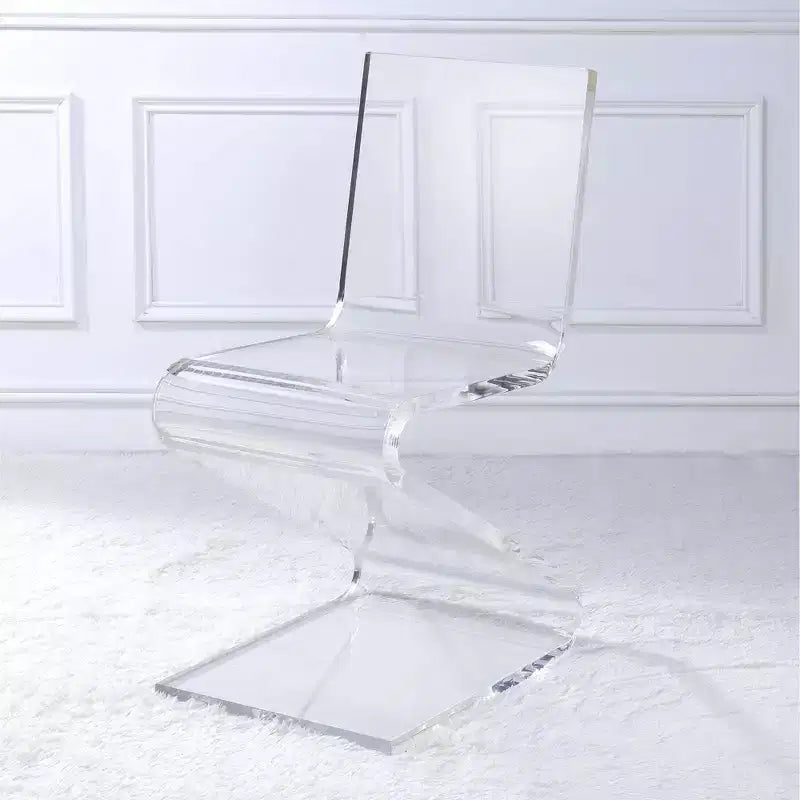 Chaise Z en acrylique transparent Peek – Picket House Furnishings : chaise moderne en Plexiglas sans accoudoirs, sans coussin