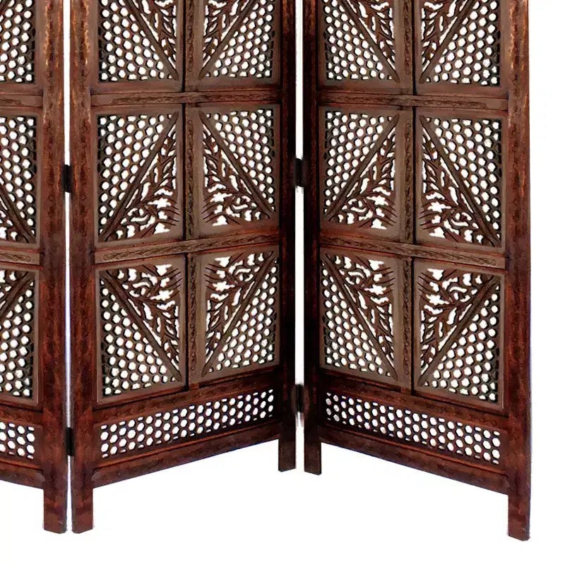 Séparateur de pièce traditionnel à quatre panneaux en bois Benzara avec détails sculptés à la main, brun antique