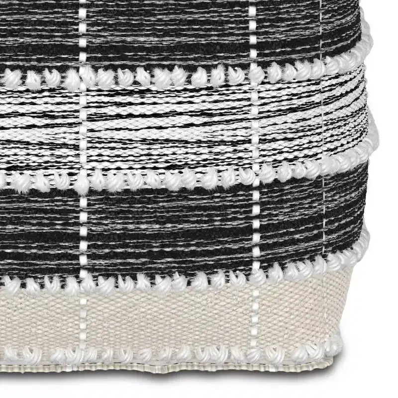 Pouf carré Highland Blanc/Beige/Noir - WyndenHall : Intérieur/Extérieur, Résistant aux UV, Capacité 113 kg