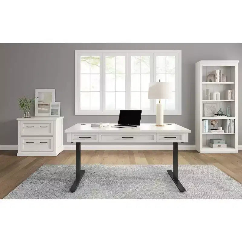 Classeur latéral moderne en bois blanc - Collection Abby - Martin Furniture : Portes Shaker, panneaux à lattes, blocs multiprises intégrés