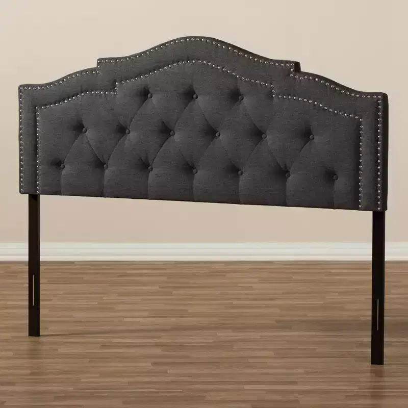 Tête de lit en tissu moderne et contemporain gris foncé Queen Edith - Baxton Studio : Bordure cloutée, hauteur réglable