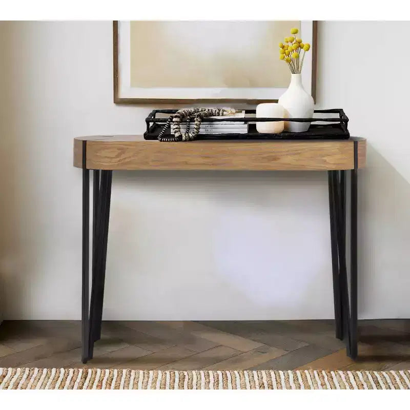 Console en bois Astoria Storied Home, naturel/noir : finition chêne blanc, pieds épingle en fer, meuble d'entrée