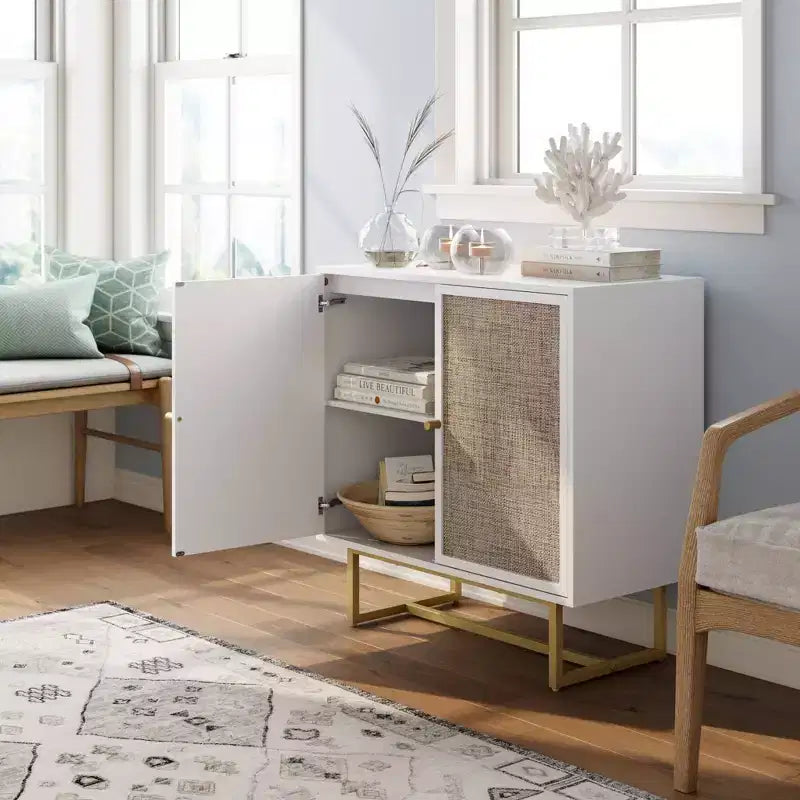 Nathan James Kova Meuble de rangement en rotin texturé Bois blanc : surface en chêne, cadre en métal, étagère fixe, hauteur 81 cm
