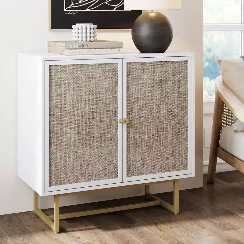 Nathan James Kova Meuble de rangement en rotin texturé Bois blanc : surface en chêne, cadre en métal, étagère fixe, hauteur 81 cm