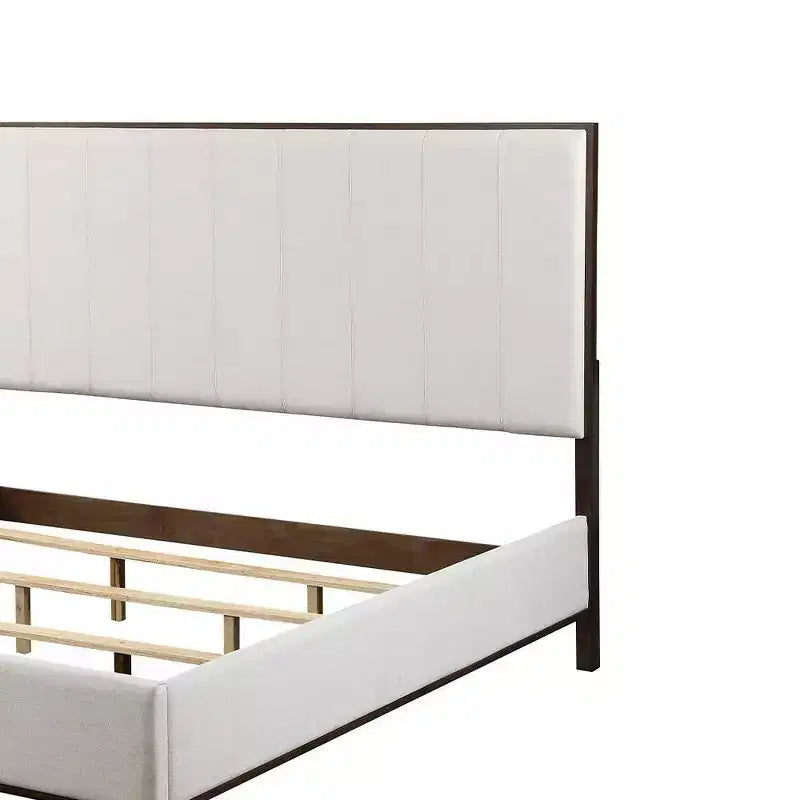 Grand lit «Eastern King» 80,25 po, modèle Carena, tissu gris clair, fini blanc et brun – Acme Furniture : Structure en bois rembourrée de style contemporain