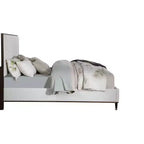 Grand lit «Eastern King» 80,25 po, modèle Carena, tissu gris clair, fini blanc et brun – Acme Furniture : Structure en bois rembourrée de style contemporain