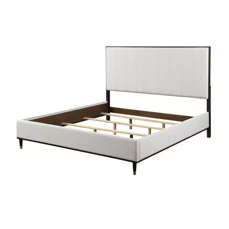 Grand lit «Eastern King» 80,25 po, modèle Carena, tissu gris clair, fini blanc et brun – Acme Furniture : Structure en bois rembourrée de style contemporain