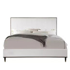 Grand lit «Eastern King» 80,25 po, modèle Carena, tissu gris clair, fini blanc et brun – Acme Furniture : Structure en bois rembourrée de style contemporain