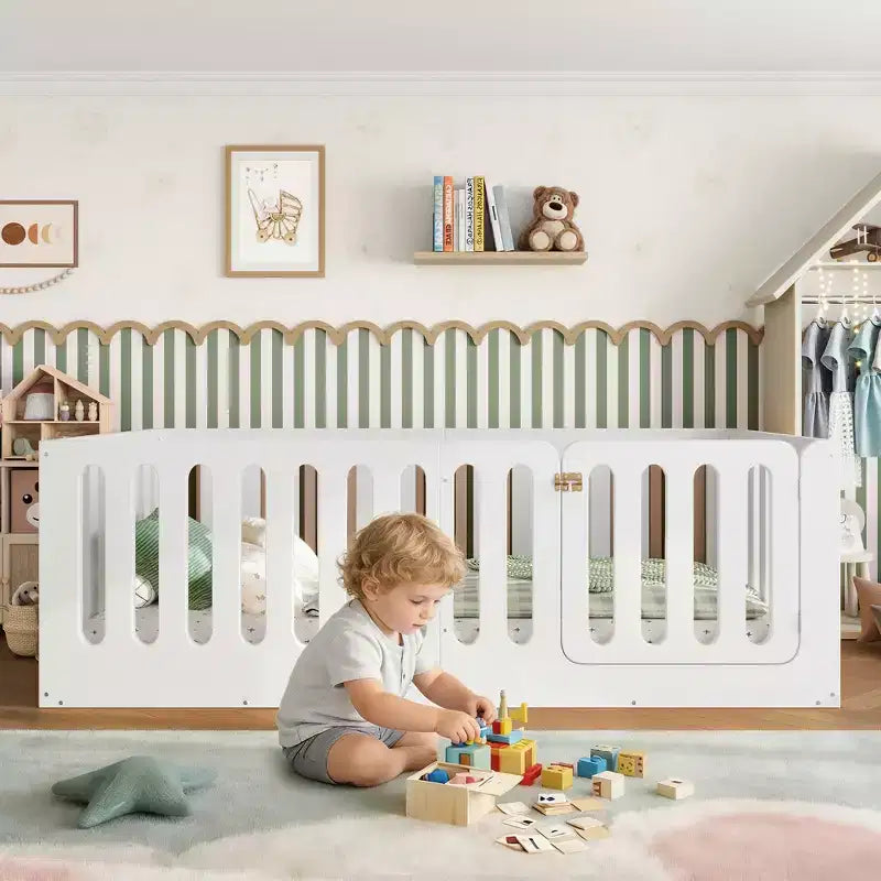 Lit au sol Montessori blanc pour enfant, modèle deux places avec barrières et porte, en bois massif, 1 place