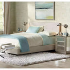 Coast to Coast Accents Trevi – Table d'appoint rectangulaire moderne à miroir 50,8 x 38,1 cm avec 3 tiroirs et bordure perlée argentée pour salon, chambre à coucher, chevet, maison