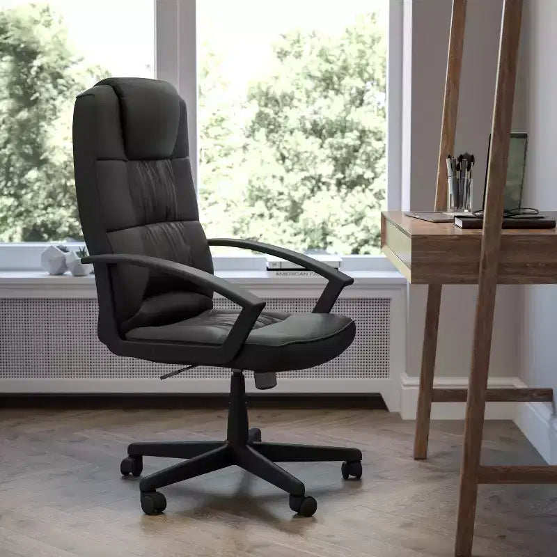 Fauteuil de bureau pivotant Emma et Oliver en cuir régénéré noir avec accoudoirs - Chaise de bureau