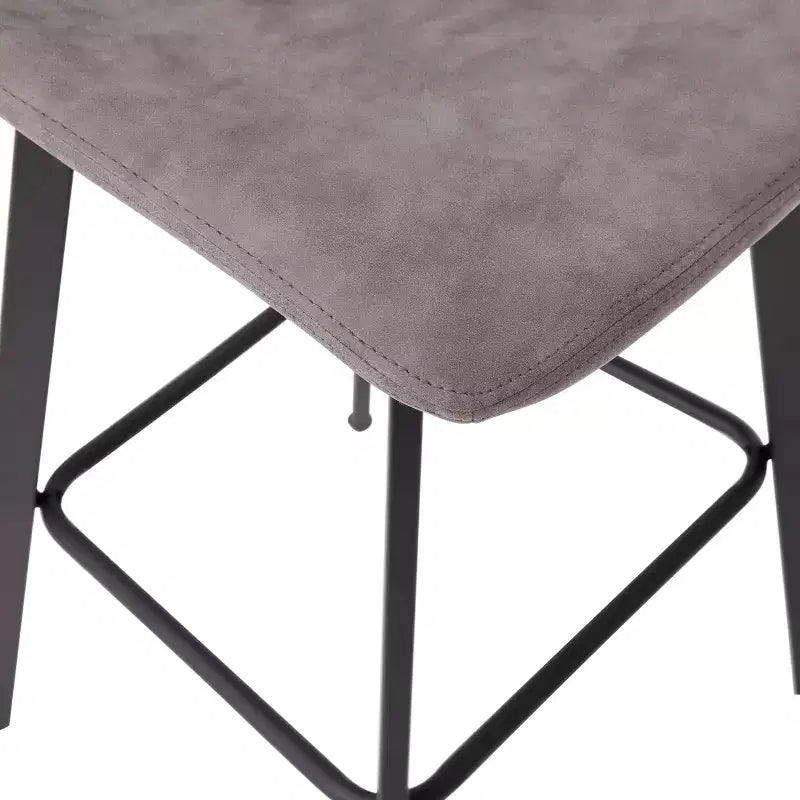 Lot de deux tabourets de bar modernes Emma et Oliver de 76 cm, revêtus de tissu, avec cadres en métal mat et patins de sol en plastique