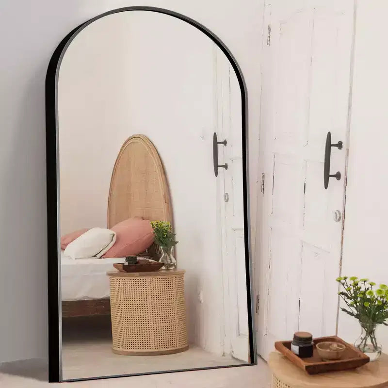 Miroir sur pied plein-corps en arche avec cadre métallique Dovelina