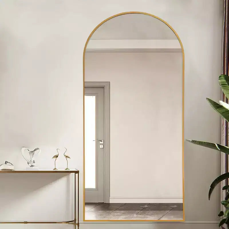 Miroir sur pied plein-corps en arche avec cadre métallique Dovelina