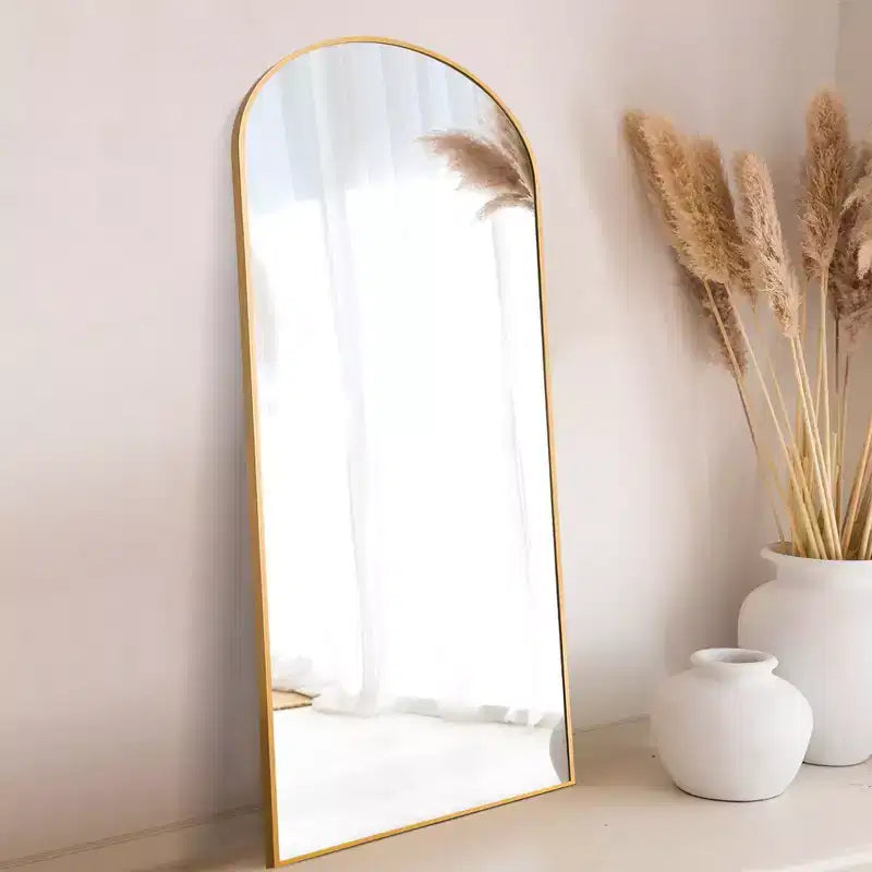 Miroir sur pied plein-corps en arche avec cadre métallique Dovelina