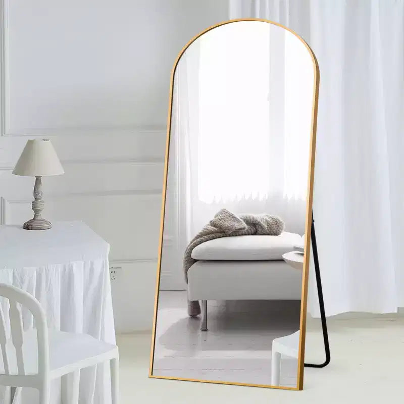 Miroir sur pied plein-corps en arche avec cadre métallique Dovelina