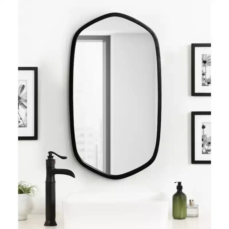 Miroir mural encadré hexagonal McLean 20x36 Kate & Laurel All Things Decor