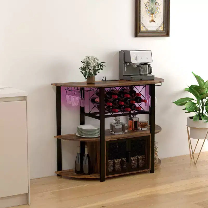 Meuble à vin HOMCOM avec station de recharge et lumières LED, meuble bar avec porte-bouteilles, porte-verres, portes grillagées et étagères ouvertes, marron rustique