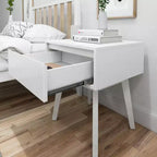 Table de chevet en bois massif Plank+Beam avec tiroir de rangement, petite table d'appoint moderne