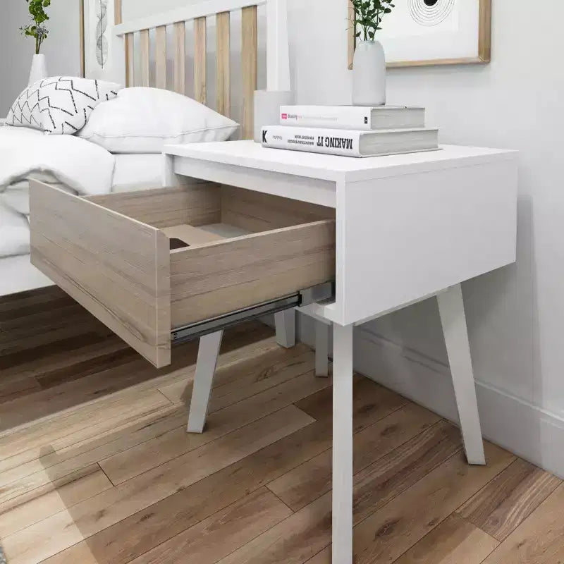 Table de chevet en bois massif Plank+Beam avec tiroir de rangement, petite table d'appoint moderne