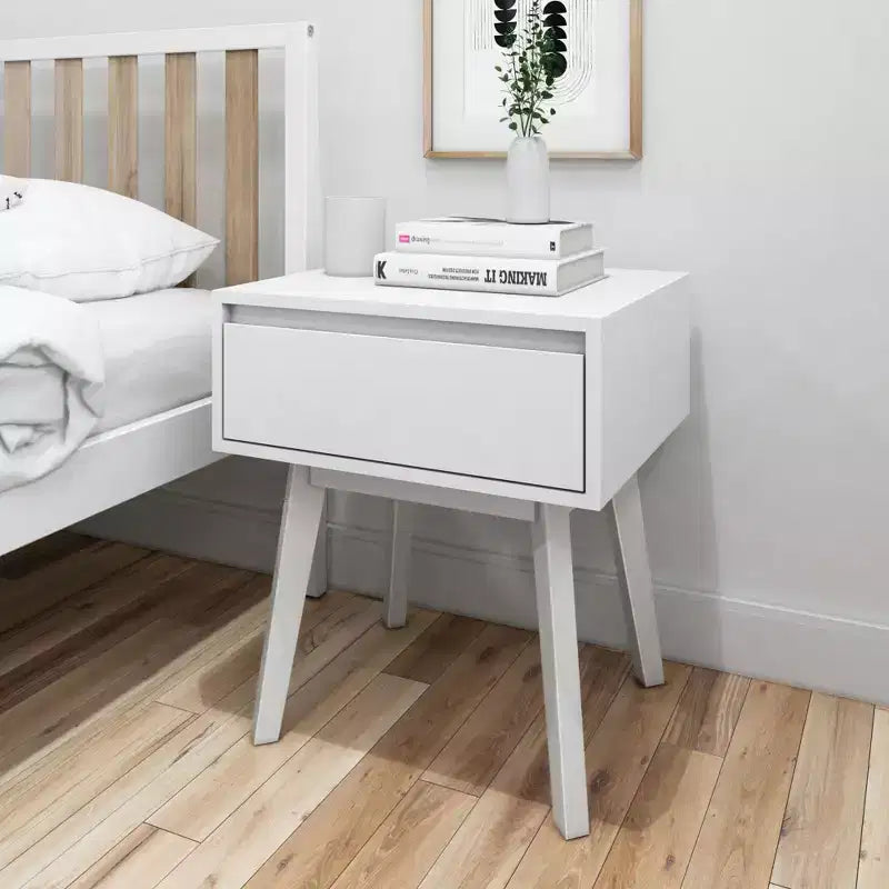 Table de chevet en bois massif Plank+Beam avec tiroir de rangement, petite table d'appoint moderne