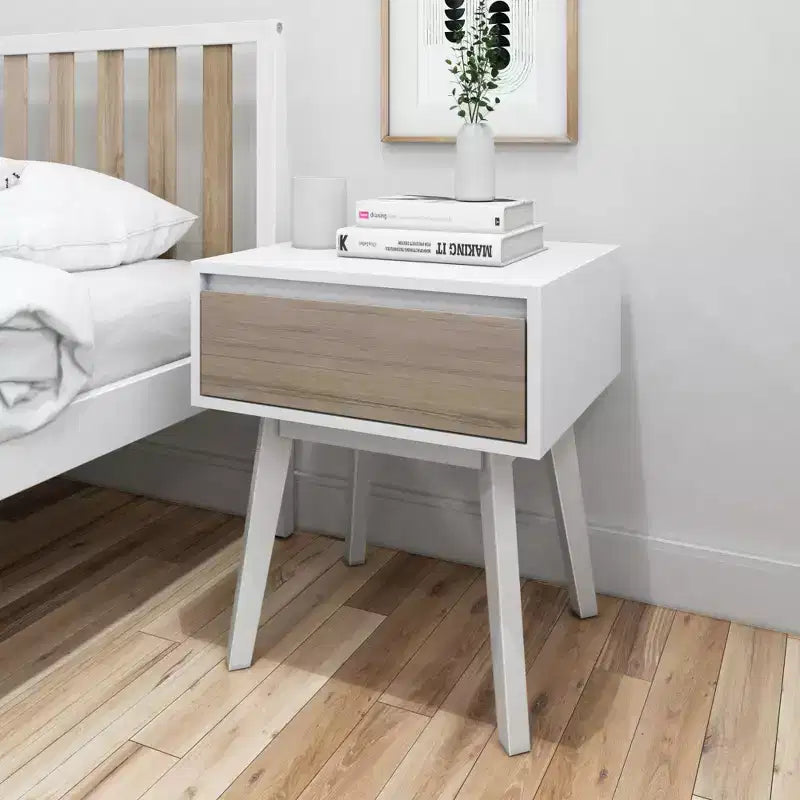 Table de chevet en bois massif Plank+Beam avec tiroir de rangement, petite table d'appoint moderne