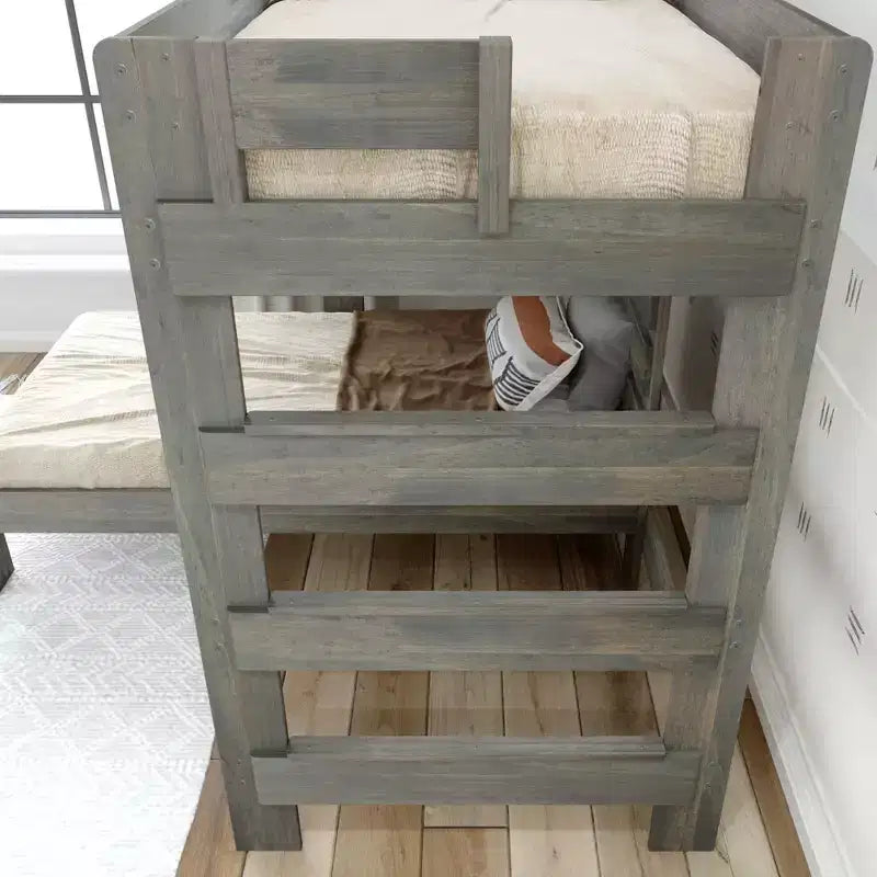 Lit superposé en L en bois massif Plank+Beam style fermier avec deux lits jumeaux et un bureau