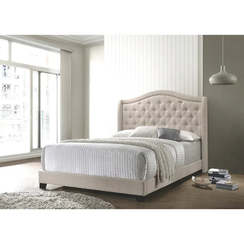 Lit capitonné demi-ailé beige avec passepoil clouté et pieds en bois noir – Bambin, Simple, Simple XL, Double, Queen ou King