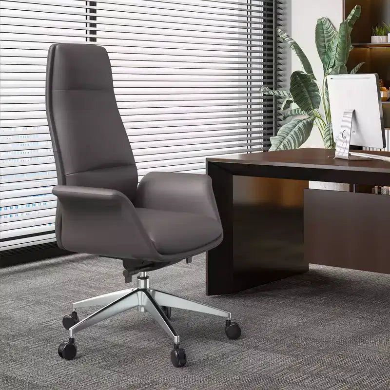 Chaise de bureau LeisureMod Summit à dossier haut en cuir vegan avec cadre en aluminium, pivotante et inclinable, chaise de bureau ergonomique réglable pour le bureau à domicile