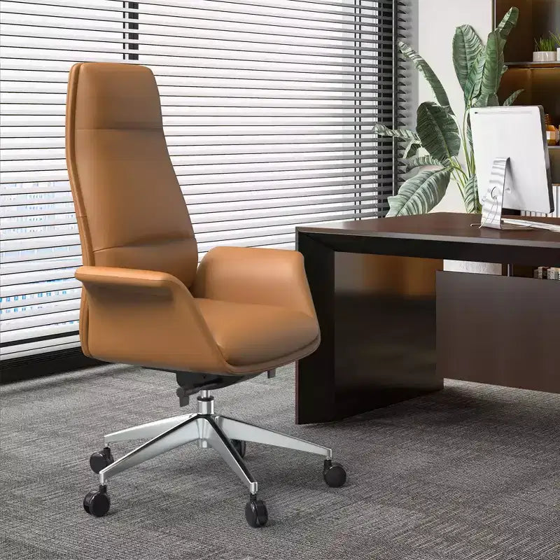Chaise de bureau LeisureMod Summit à dossier haut en cuir vegan avec cadre en aluminium, pivotante et inclinable, chaise de bureau ergonomique réglable pour le bureau à domicile