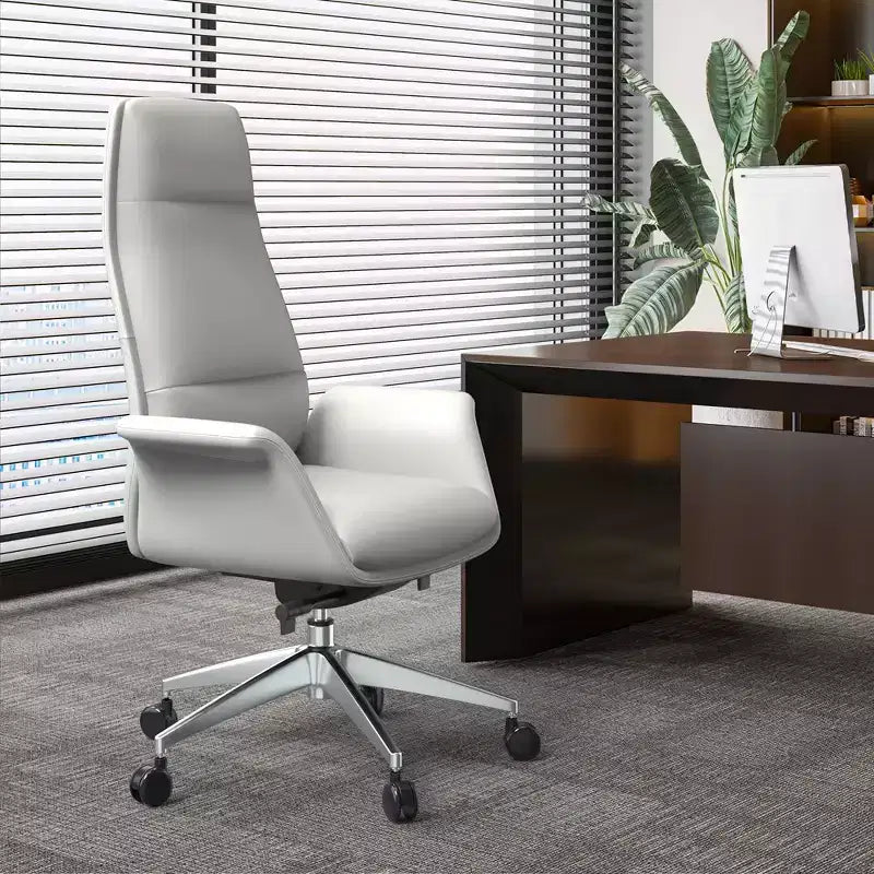 Chaise de bureau LeisureMod Summit à dossier haut en cuir vegan avec cadre en aluminium, pivotante et inclinable, chaise de bureau ergonomique réglable pour le bureau à domicile