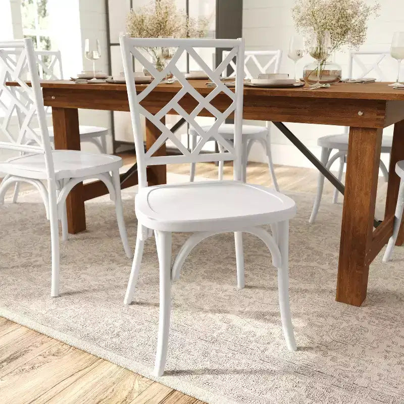 Chaise de salle à manger Merrick Lane en bois massif, empilable, avec dossier orné et finition élégante